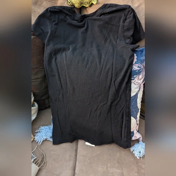 Sold DC size S but have  in a Medium. In closet  women's baby tee shirt black - Picture 3 of 3